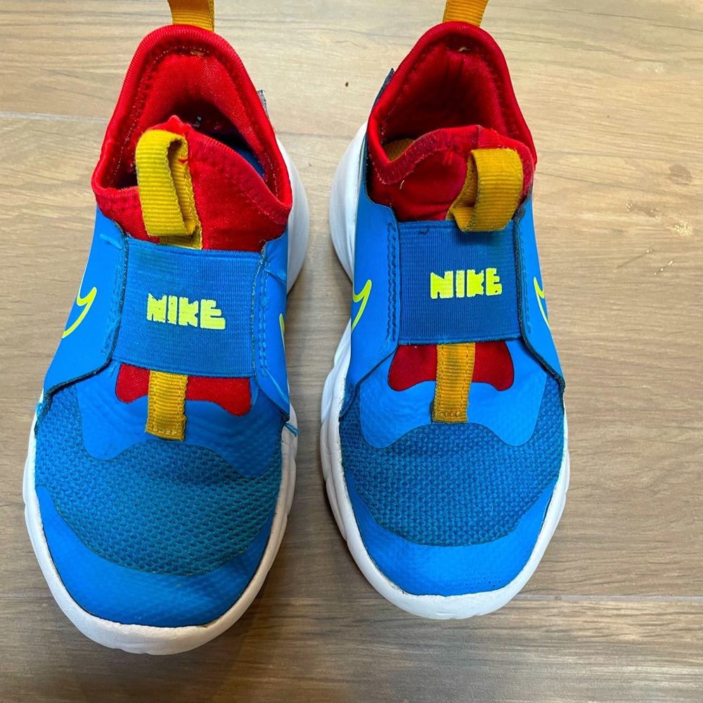 Nike EUC little boys size 11 blue red and yellow
